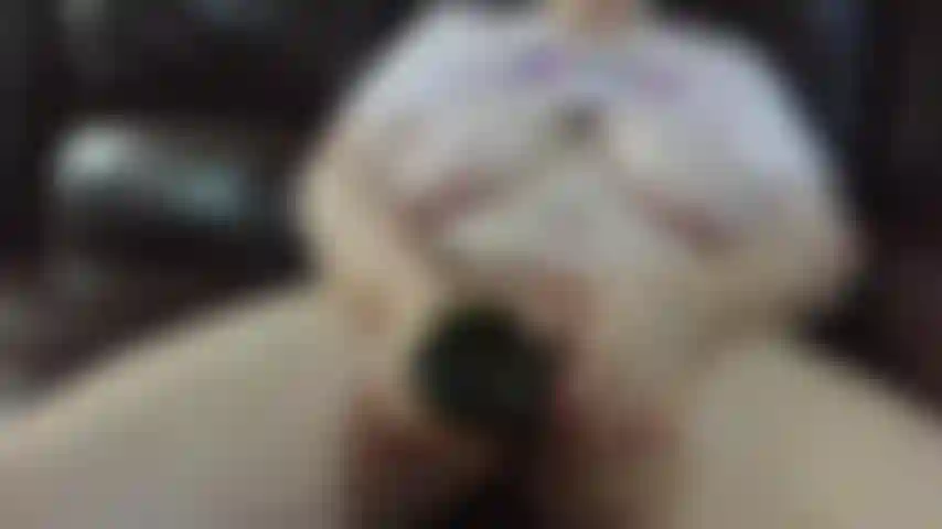 Mírame follarme con una botella.