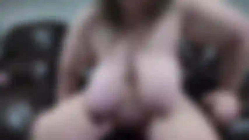 Montando un dildo de 7 pulgadas.