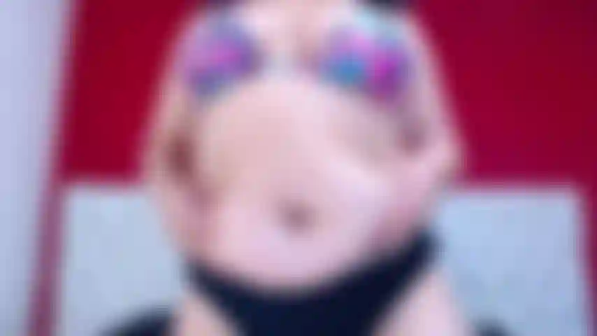 Ven y juguemos con mi sexy barriga.