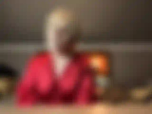 Tratando de explicar cómo es mi habitación/vivo :).