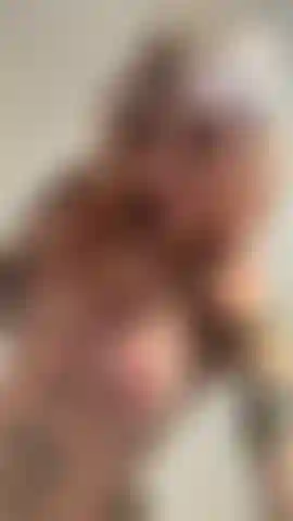 Juego de coño en la ducha. Únete a mí en la ducha mientras me pongo muy cachonda y empiezo a jugar con mi coño. ¡Ojalá pudieras unirte a mí y doblarme aquí!