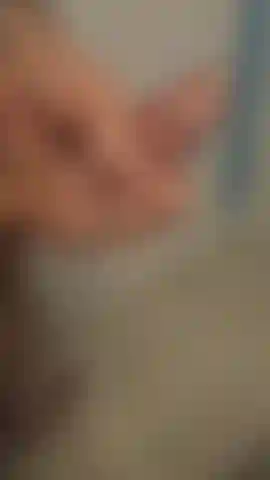 Pre-semen en el baño.