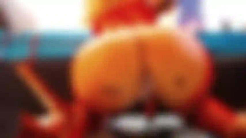 La reina de espadas cubierta de semen.