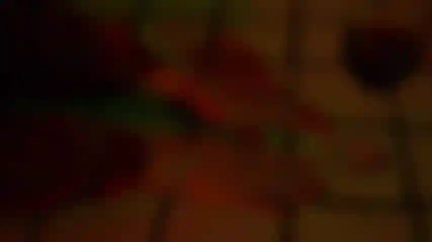 Fumando una tarde calurosa en la cocina.