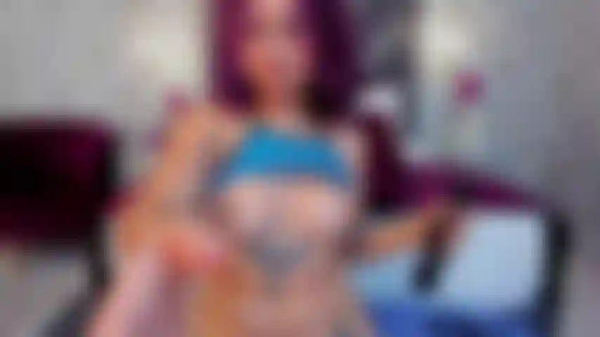 Mis dedos jugaron con mi coño hasta que el deseo me llevó más allá... Y terminé metiéndolos en mi culo. Gemidos reales, puro placer y cada detalle grabado solo para ti. Lista para disfrutarlo?