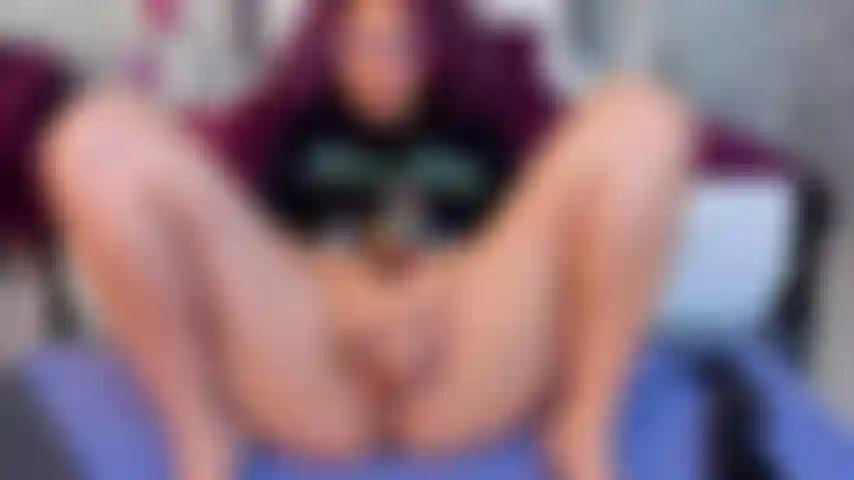 No me contuve... Me follé el coño hasta abrirlo por completo. Cada gemido, cada movimiento, lo sentí profundo. Verás cómo lo abro con deseo, sin piedad...