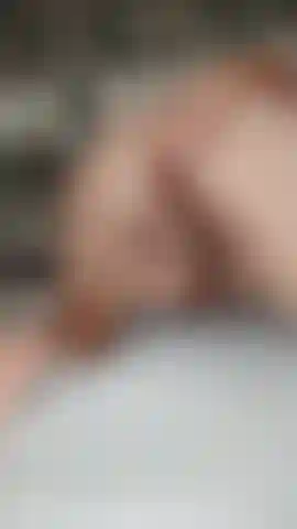 Siento que abres mi coño por detrás, tu polla deslizándose en mi coño tan húmedo. En perrito, quiero que me folles hasta que mis piernas tiemblen y mis gemidos llenen la habitación. No pares, dame todo lo que tienes.