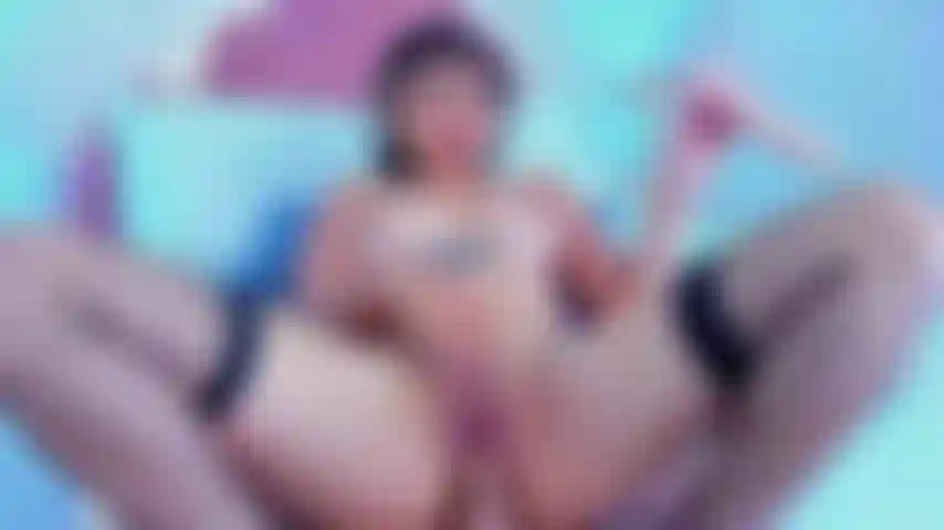 Dos consoladores en mi coño siente como mi coño se llena por completo, explorando cada rincón de mi deseo más profundo la reacción de mi cuerpo a este calor te hará poner realmente duro.