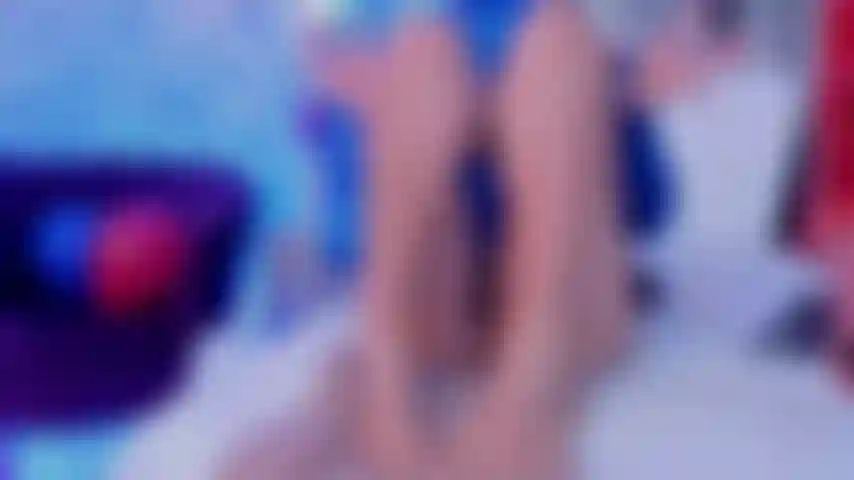 No pude aguantar ni un minuto con el vibrador... Me retorcía de placer hasta que exploté con tanta fuerza. Mi cuerpo temblaba mientras me corría fuerte, mojada e incontrolablemente ¿quieres ver cómo me haces correrme así?