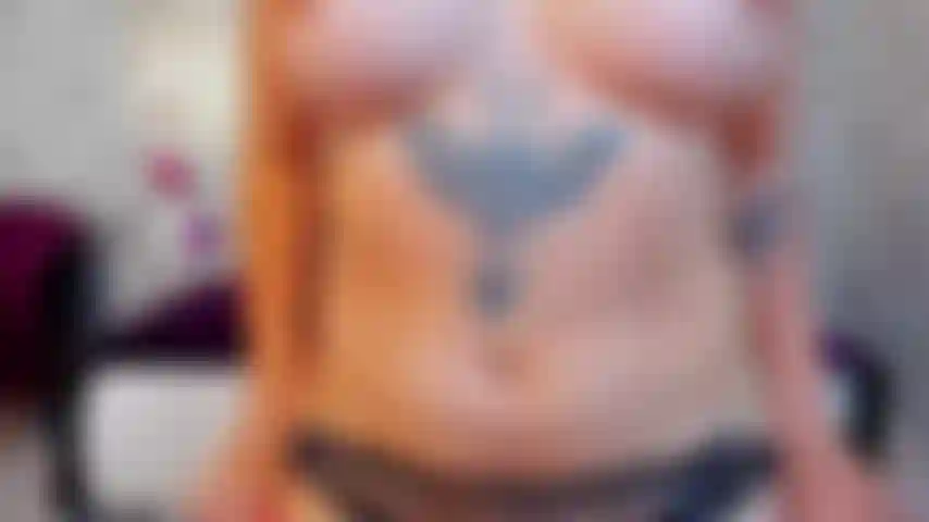 Sé que te mueres por verme jugar con mi consolador... Imaginando cómo lo deslizo lentamente entre mis piernas, cómo gimo con cada movimiento... ¿Quieres que lo haga por ti?