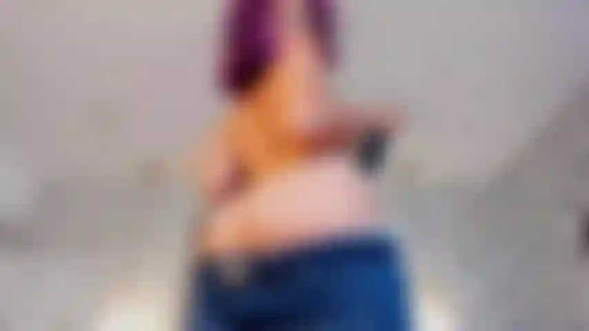 Te bailo lento! Te bailo lento, con la mirada fija en ti, moviendo las caderas solo para ponerte duro.