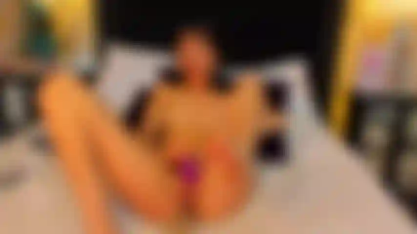 Juega con mi dulce coñito peludo.