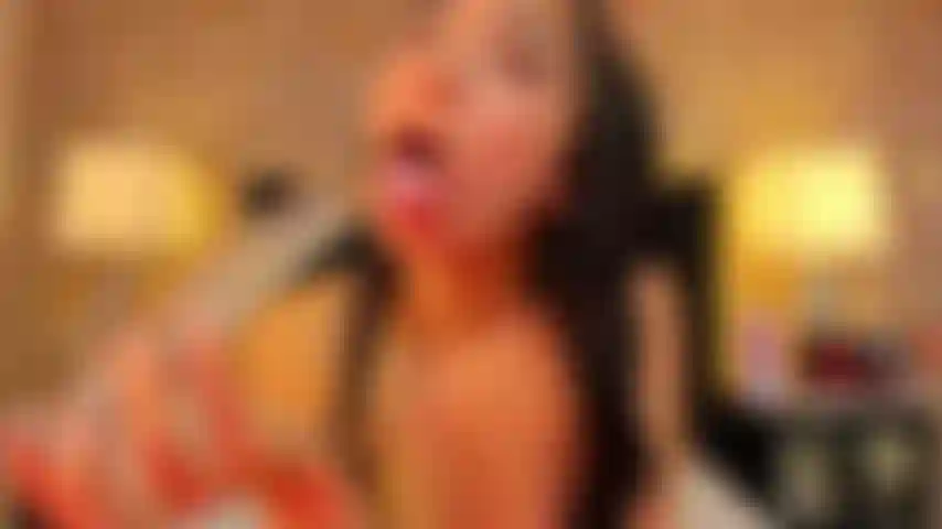 Mi coño está muy caliente y húmedo.