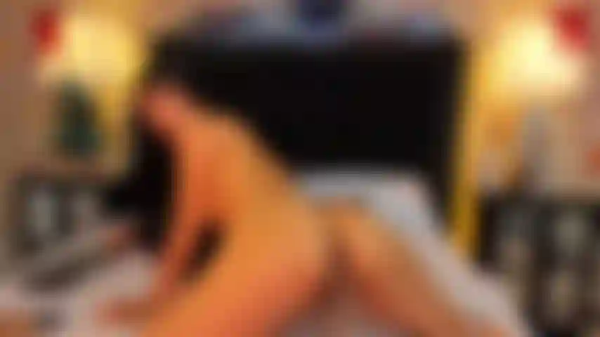 Juega con mi culo y mi coño.