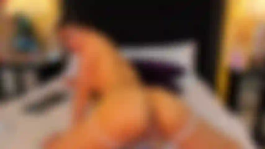 Prueba un gran culo latino juguetón.