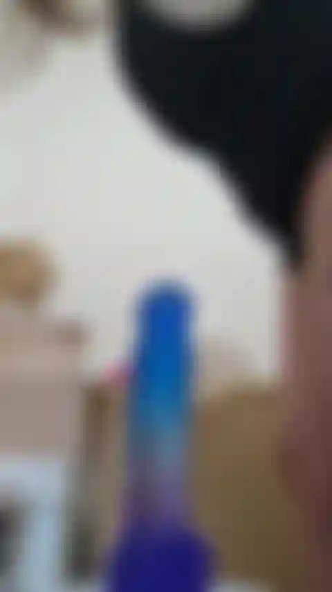 Montando mi consolador en el trabajo vista culo.