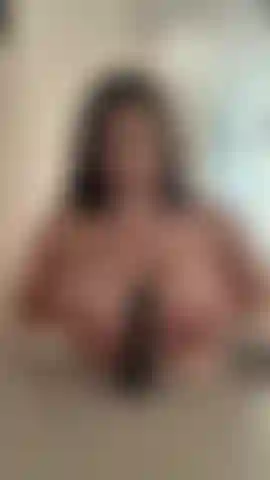 Follada de tetas con juguete.