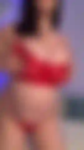 Show de striptease, me quito la lencería y disfruta de mi cuerpo completamente desnudo.