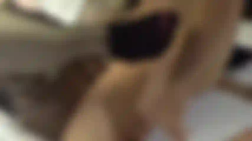 Bull rematando corriéndose sobre mi coño en una habitación de hotel.