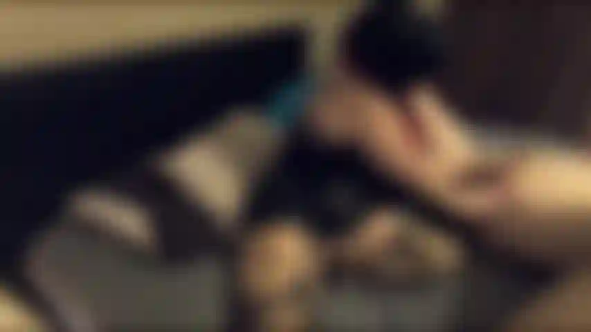 Decidí lubricar el culo de mi marido y masajearle la próstata mientras le sacudía la polla. Siempre se corre muy fuerte cuando le toco el culo :).