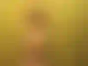 Saltos de tijera, primer plano, enormes tetas moviéndose.