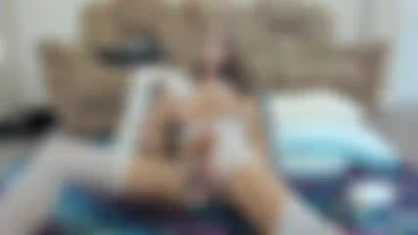 Agarrando y golpeando mi colosal polla.