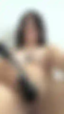 Me palpita el coño por culpa del vibrador.