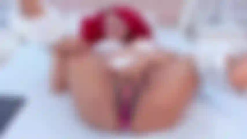 I love masturbating and fingering my pussy.