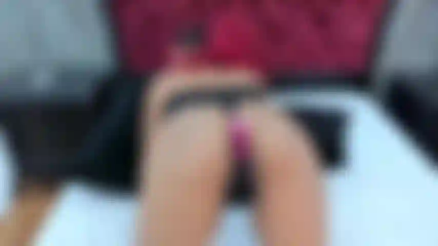 Tocándome los agujeros.