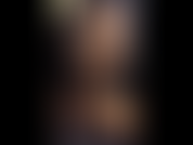 Una nena joven de ébano chupa la polla de su novio y traga semen en primera persona.