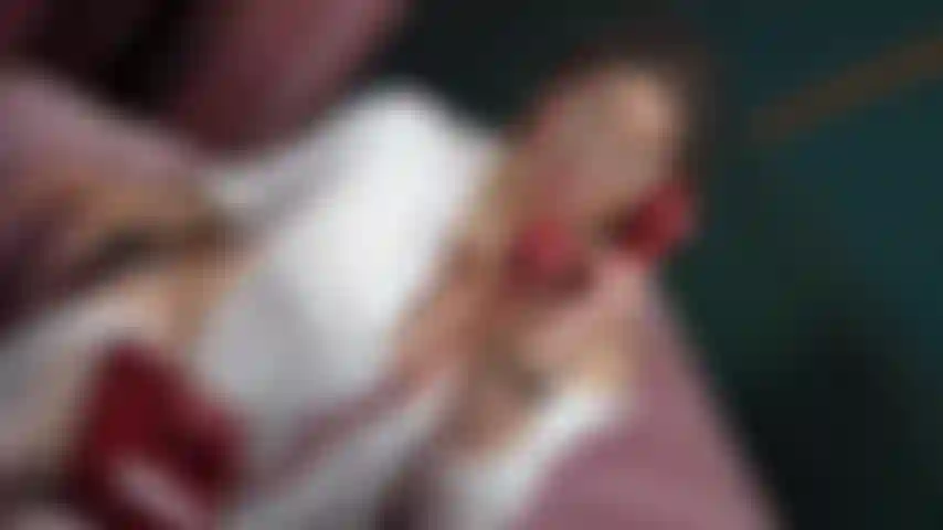 💋 A solo una llamada de distancia probablemente debería estar ocupada... Pero sigo revisando mi teléfono esperando cierta notificación... Ven a saludarme, puede que termines distrayéndome más de lo que deberías... 💋.