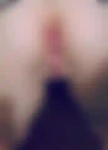 Creampie falls out onto hardwood ;)