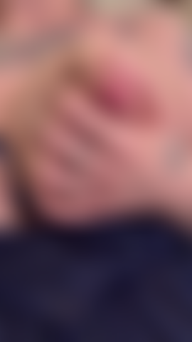 Teta lechosa provocativa.