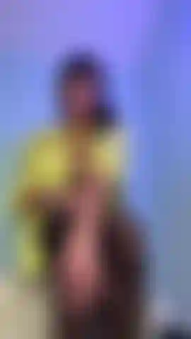 Provocativa y caliente con medias negras.