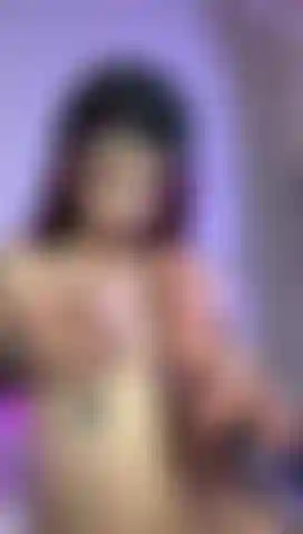 Me masturbo con mis ricas tetas.