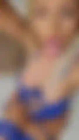 Me siento muy cachonda esta noche. Ven, juega conmigo.