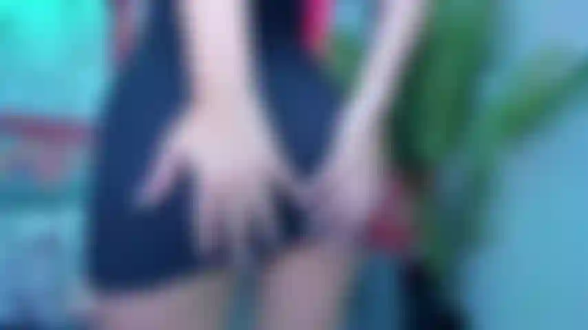 Vestido corto follar consolador. Coño abierto.