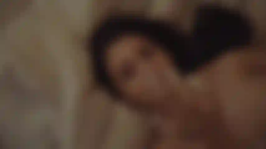 Siente mis suaves tetas.