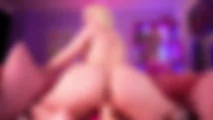 Linda rubia montándote en pov.