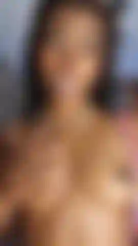 Ivanna te monta en el escritorio.