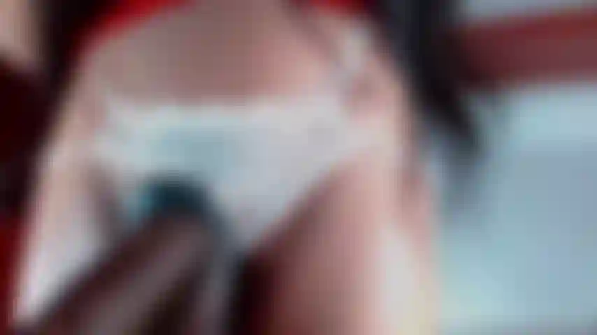 Enorme carga mientras acaricia mis bolas con vibraciones.