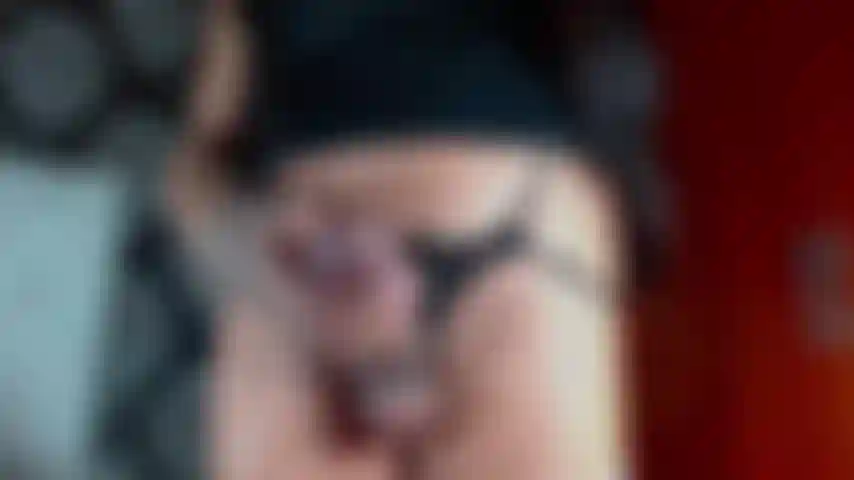 Ivanna increíble gime de placer y se corre.