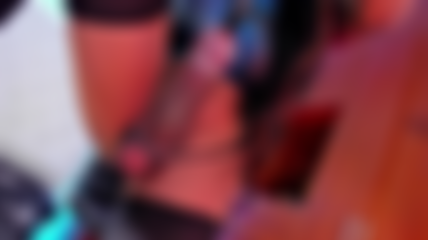 Sexy ivana con una bomba en su enorme polla y una enorme corrida.