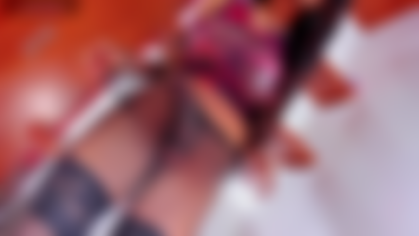 Linda ivanna en pantimedias chorreando.