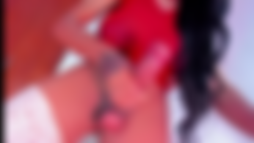 Mi enorme polla se corre a chorros.