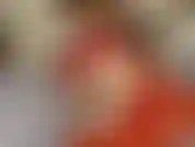 Acceso por todos los agujeros: vestida de rojo desde los