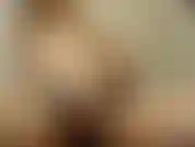 Qué debe hacer una chica cuando está sola en casa, aburrida y empapada?