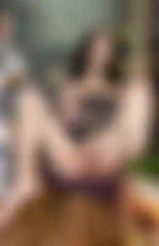 Follándome con un juguete de cristal y squirting cremoso por toda mi almohada.