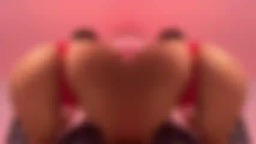 Pov haciendo mi ejercicio en cuclillas sobre tu cara sin bragas.