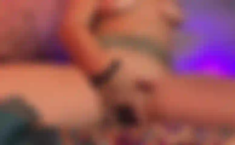 Mostrando mi coñito rosado -doble penetración- orgasmos temblorosos de piernas.